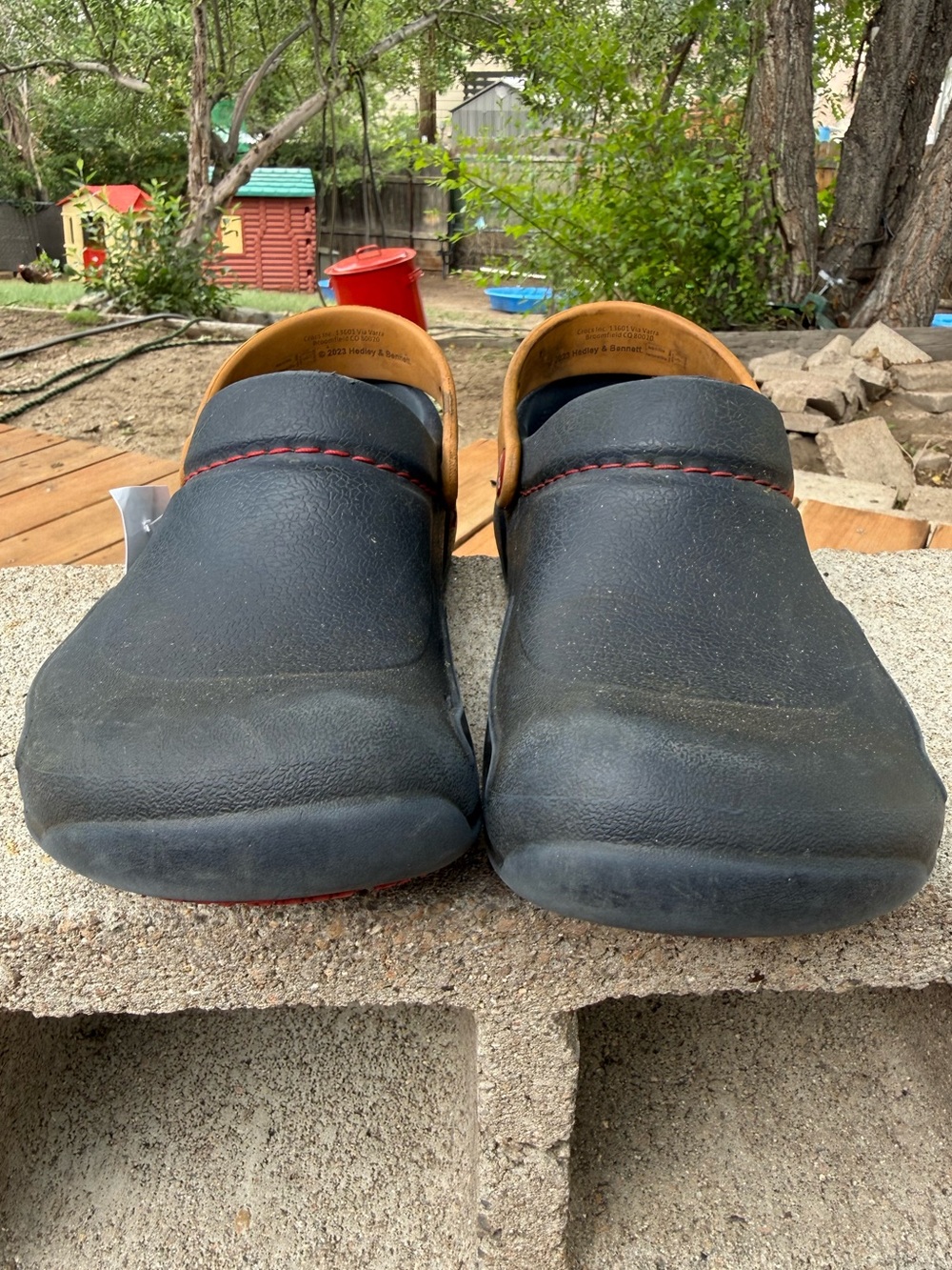 Crocs Bistro Black body with a tan strap - Picture 5 of 8